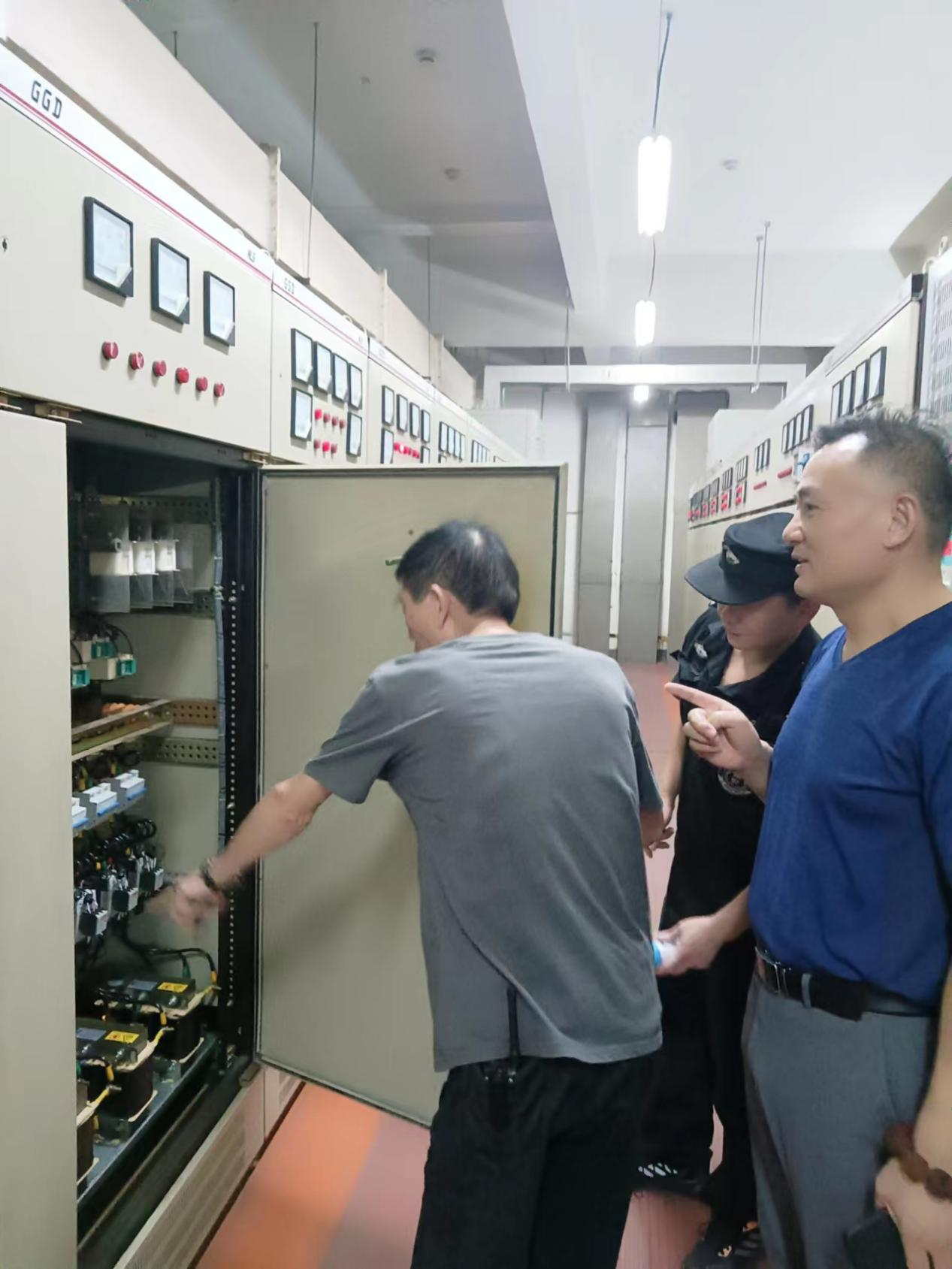 當(dāng)好商城安全“守夜人”！錢江商城開展安全夜查行動