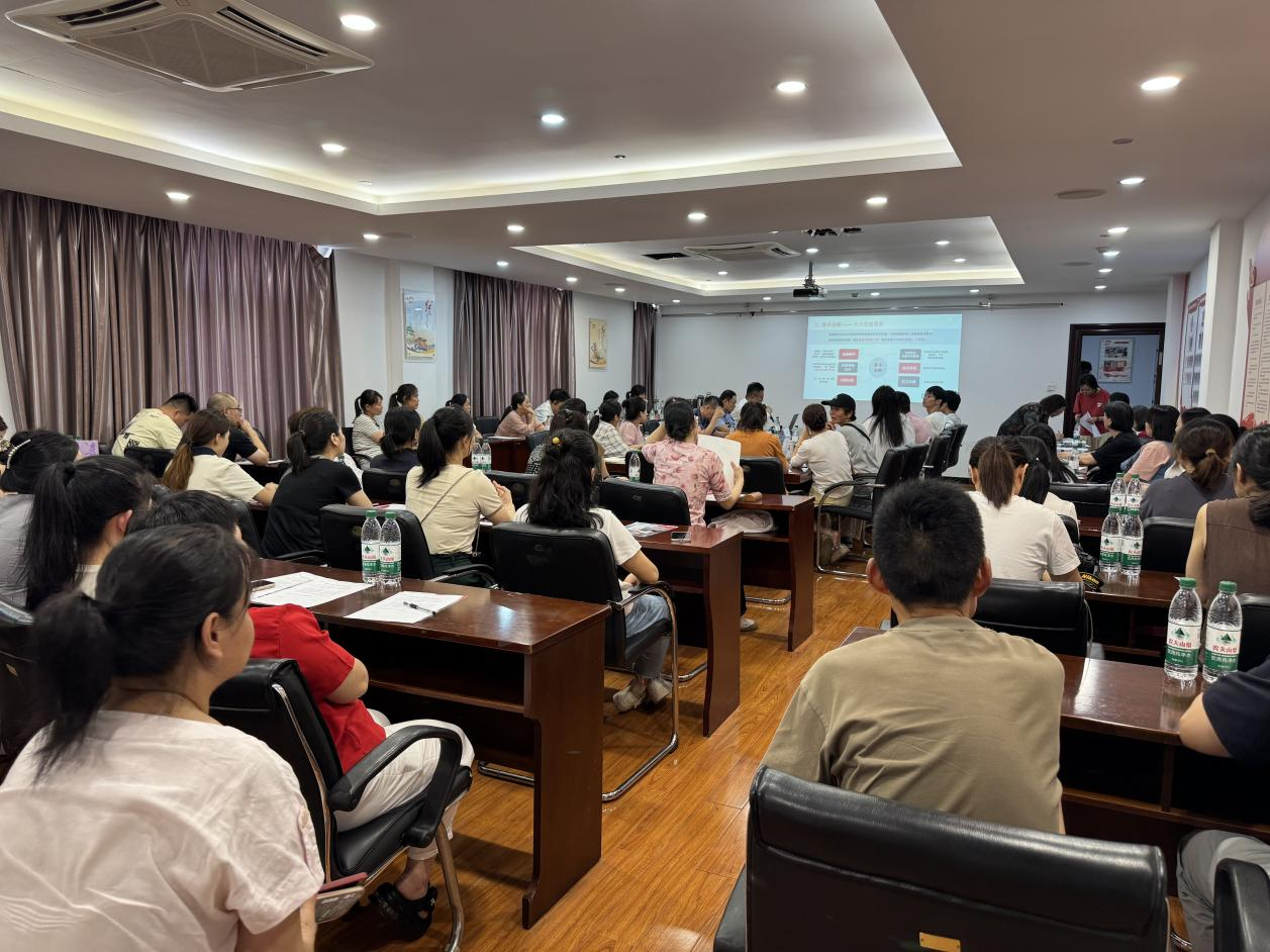 浙商大講堂拱墅站活動在錢江商城舉辦金融賦能與電商指導(dǎo)雙輪驅(qū)動個體經(jīng)濟發(fā)展