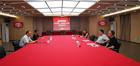 拱墅區(qū)委常委、統(tǒng)戰(zhàn)部長王書評蒞臨集團(tuán)指導(dǎo)