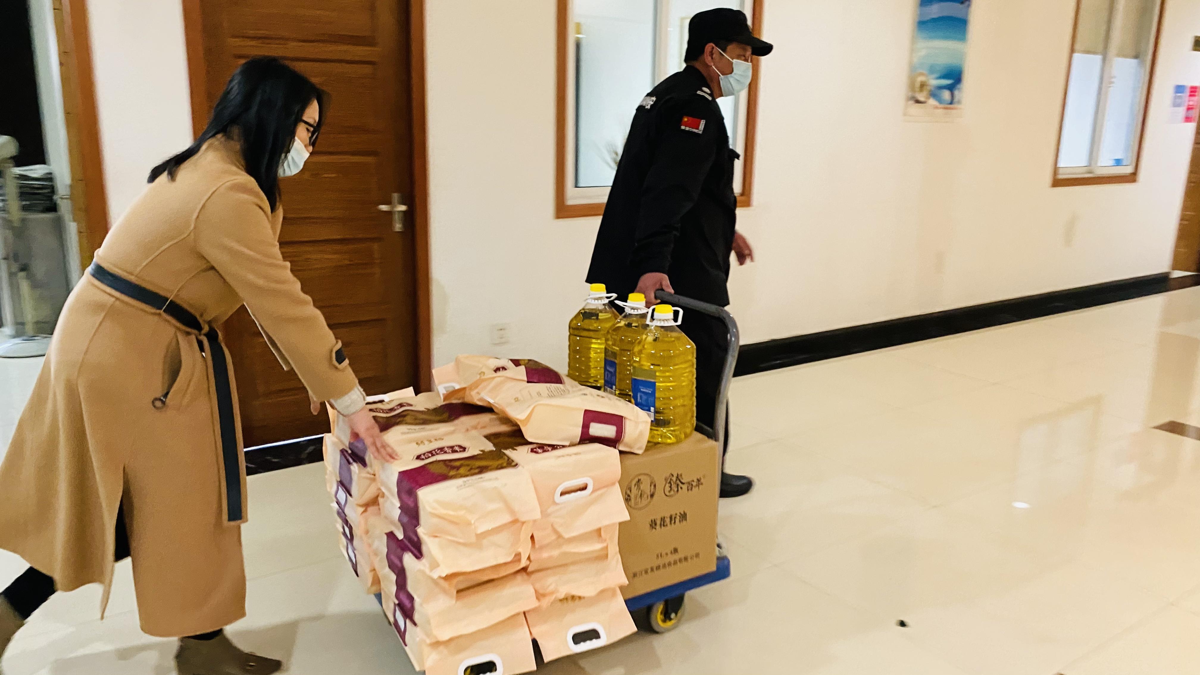 心系員工，溫暖新春！ 錢江商城為全體員工發(fā)放春節(jié)福利