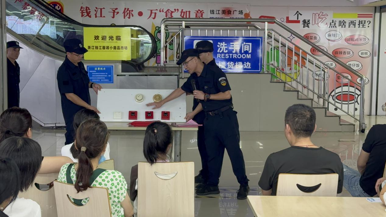 守護(hù)“煙火氣”！——錢(qián)江商城開(kāi)展美食廣場(chǎng)商戶消防安全知識(shí)培訓(xùn)