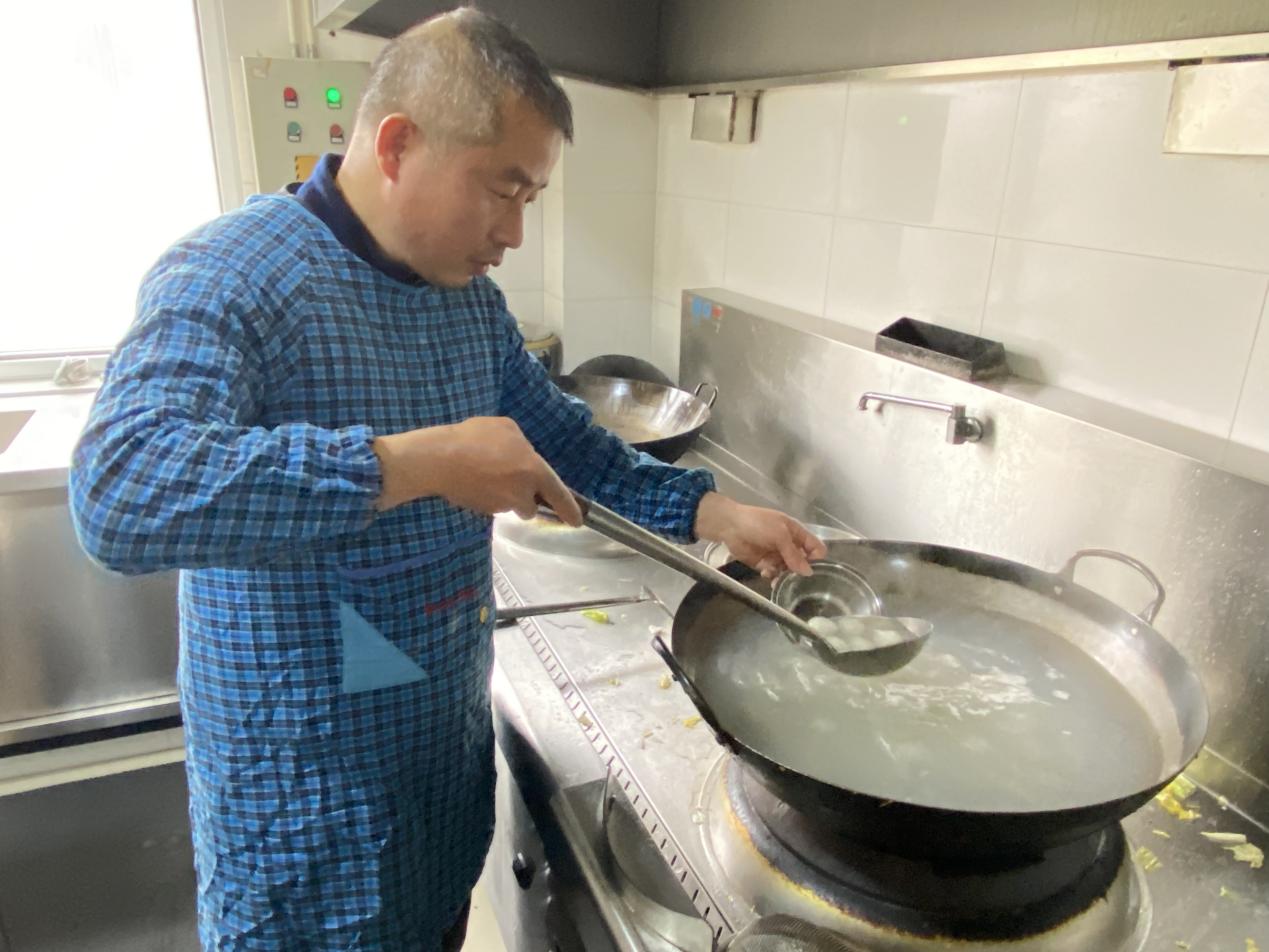 小小湯圓慶元宵，濃濃真情暖人心