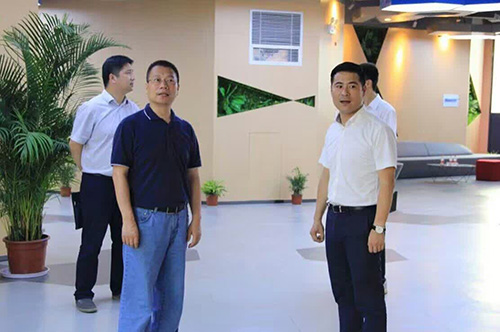 20160818拱墅區(qū)委常委、組織部李煒蒞臨杭州建華文創(chuàng)集團(tuán)總部調(diào)研指導(dǎo) (3).jpg